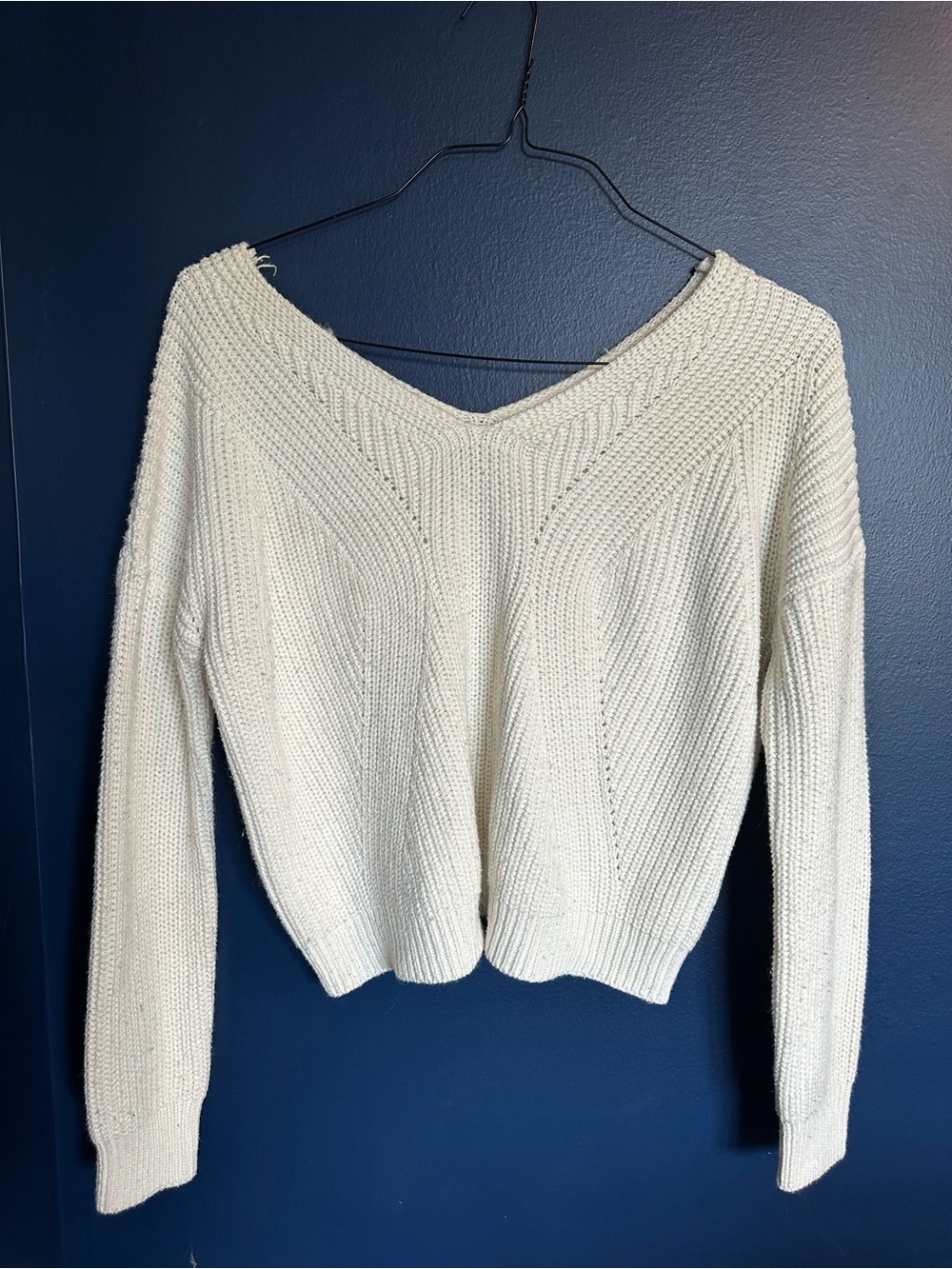V-Neck Poof Apparel White Textured Knit Cropped Sweater - Size Medium